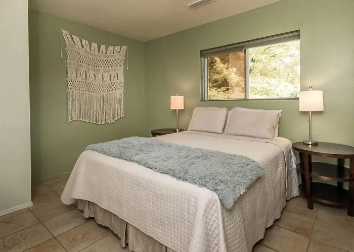 Kapila Gardens Family Retreat W/ Private Pool Holiday home *