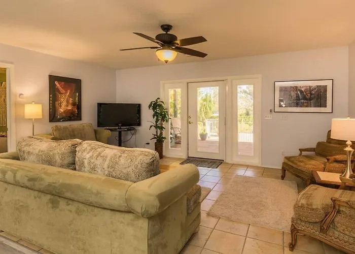 Kapila Gardens Family Retreat W/ Private Pool Holiday home Cottonwood