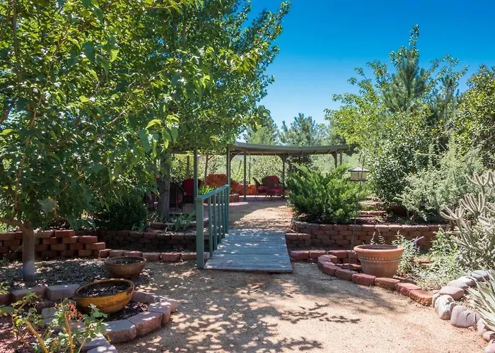 Kapila Gardens Family Retreat W/ Private Pool Holiday home *
