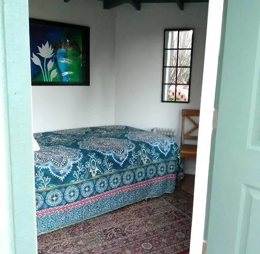 Kapila Gardens Family Retreat W/ Private Pool Holiday home Cottonwood