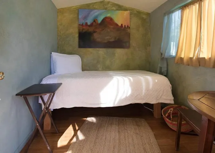 Kapila Gardens Family Retreat W/ Private Pool Holiday home Cottonwood
