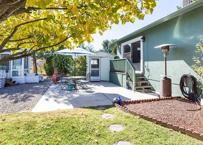 Kapila Gardens Family Retreat W/ Private Pool Holiday home Cottonwood