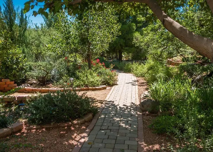 Kapila Gardens Family Retreat W/ Private Pool Holiday home